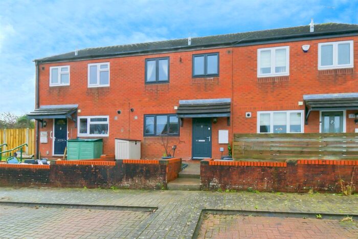 3 Bedroom Terraced House For Sale In Hillary Rise, Barry, CF63