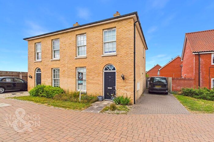 3 Bedroom Semi Detached House For Sale In Oak Avenue, Loddon, Norwich, NR14