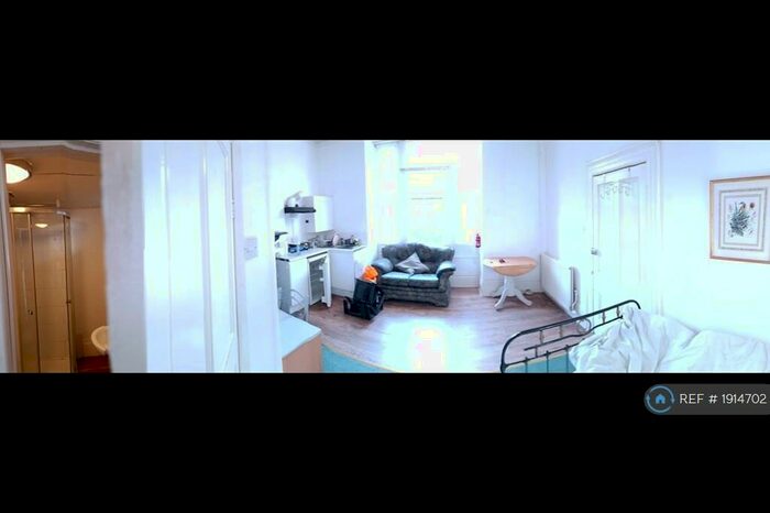 Studio To Rent In Redland, Bristol, BS6