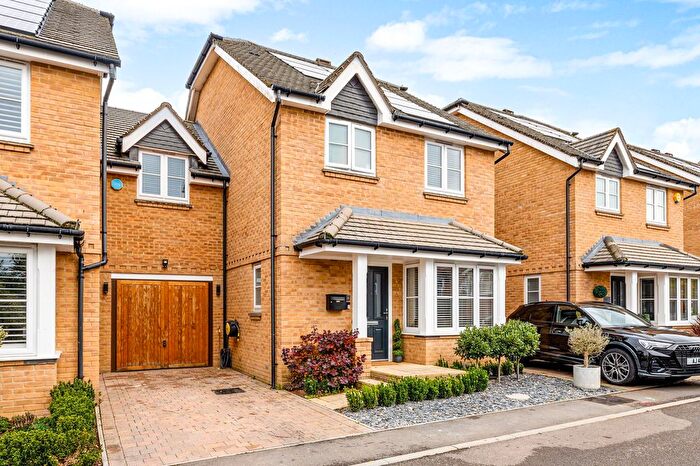 4 Bedroom Terraced House For Sale In Woodview Way, Caterham, CR3