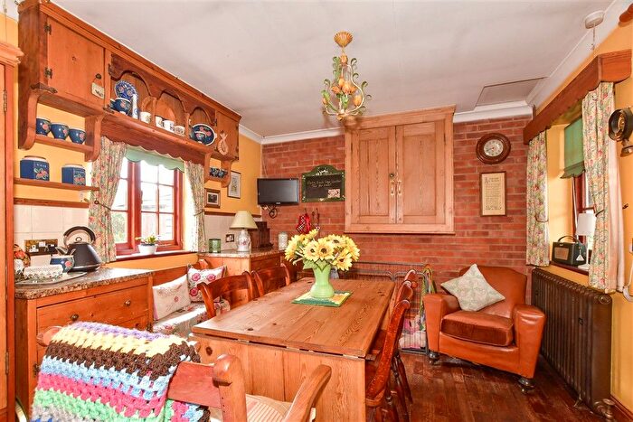 3 Bedroom Semi-Detached House For Sale In Babs Oak Hill, Sturry, Canterbury, Kent, CT2