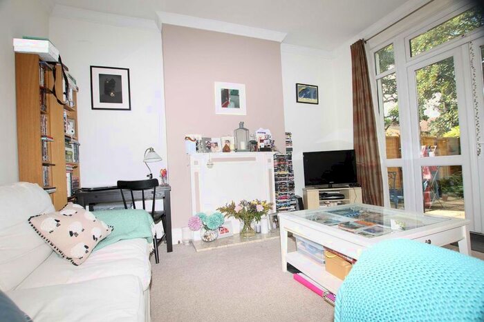 1 Bedroom Flat To Rent In Melbourne Avenue, London, W13