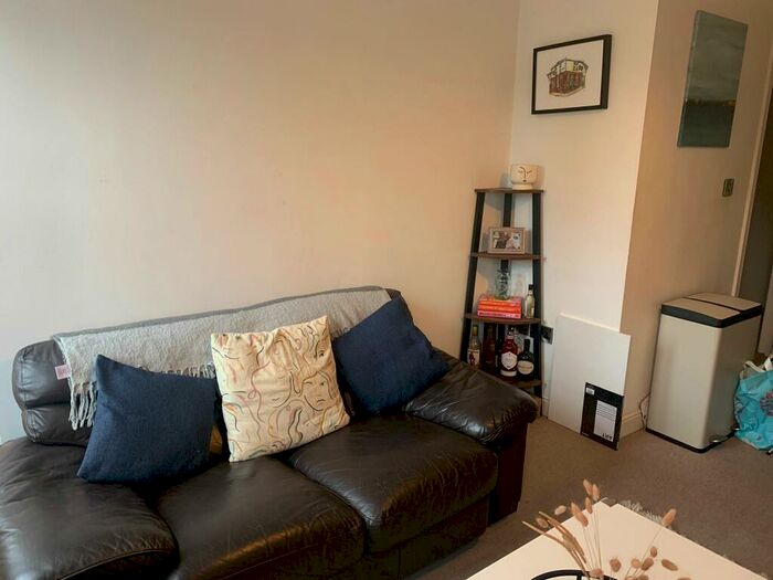 1 Bedroom Flat To Rent In Lark Lane, Liverpool, Merseyside, L17