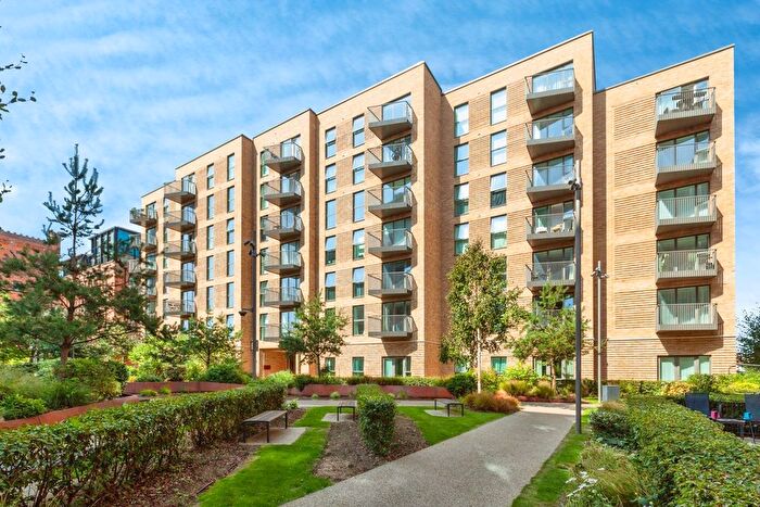 2 Bedroom Flat For Sale In Memorial Avenue, Slough, Berkshire, SL1