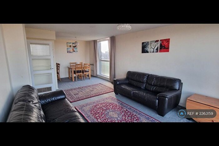 2 Bedroom Flat To Rent In Turnpike Link, Croydon, CR0