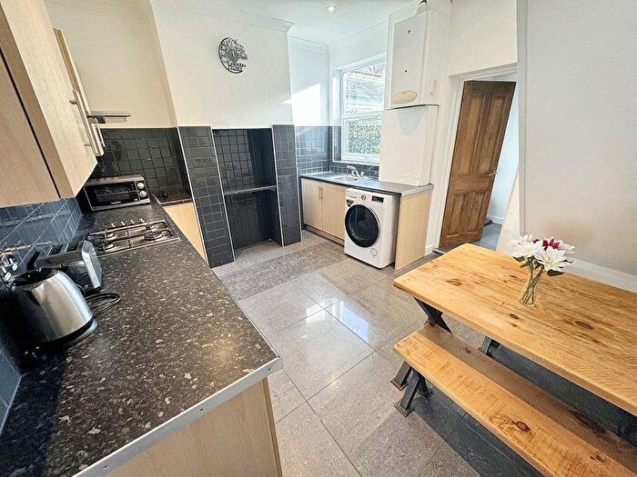 2 Bedroom Property To Rent In Faringford Road, Stratford, E15