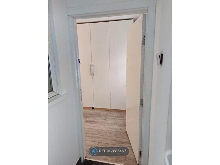 Studio To Rent In Harrow, London, HA3