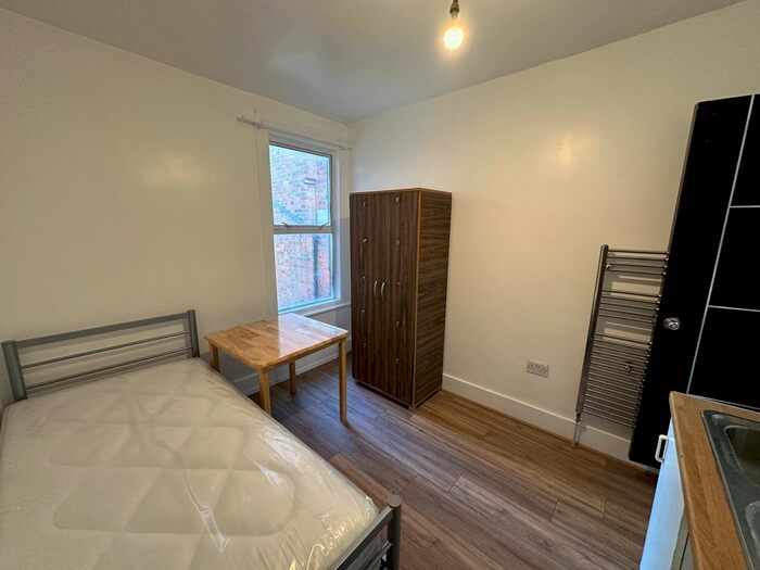 Studio To Rent In Chapter Road, Willesden, NW2