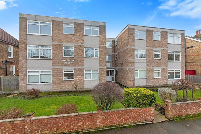 2 Bedroom Flat To Rent In Northumberland Avenue, London, E12