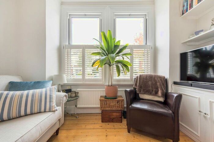 2 Bedroom Flat To Rent In Astonville Street, Southfields, London, SW18