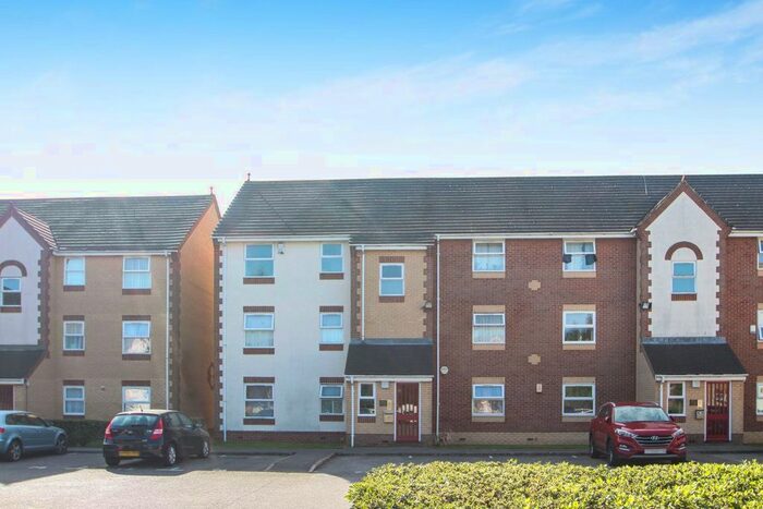 1 Bedroom Flat To Rent In Burns Avenue, Chadwell Heath, Romford, RM6