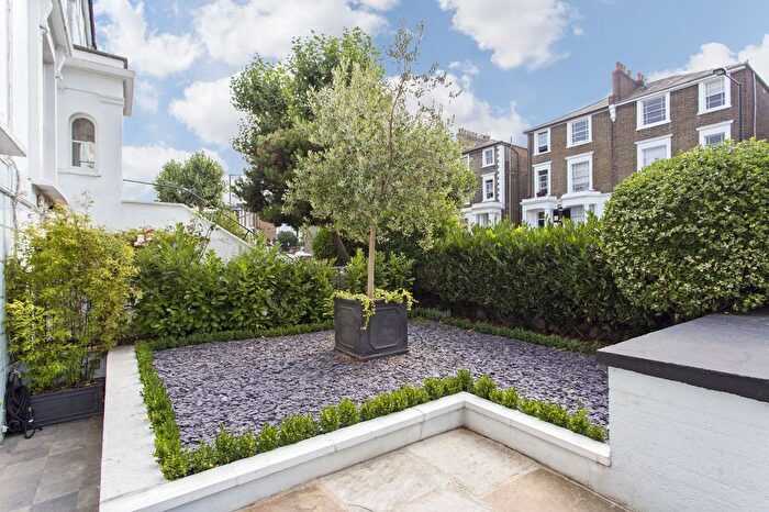 2 Bedroom Flat To Rent In St. Augustines Road, London, NW1