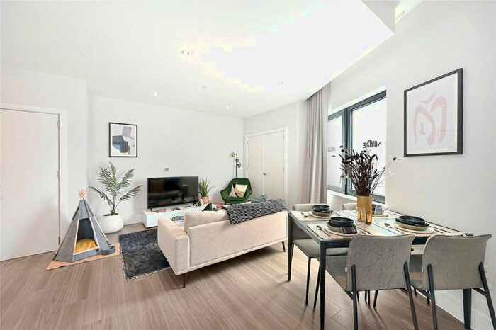 1 Bedroom Flat To Rent In Merrick Road, Southall, UB2