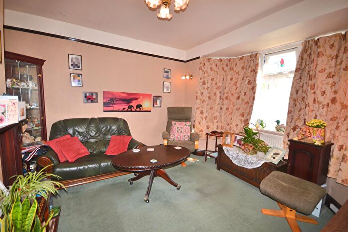 2 Bedroom Detached Bungalow For Sale In Coombe Avenue, Weymouth, DT4
