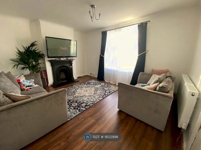 4 Bedroom Semi-Detached House To Rent In Waldo Place, Mitcham, CR4