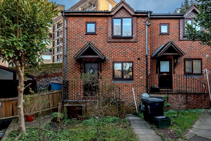 2 Bedroom End Of Terrace House To Rent In Hanover Street Croydon, CR0