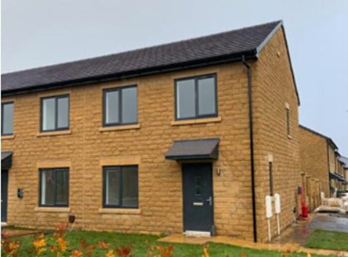 3 Bedroom End Of Terrace House To Rent In Ryecroft Close, Huddersfield, HD7