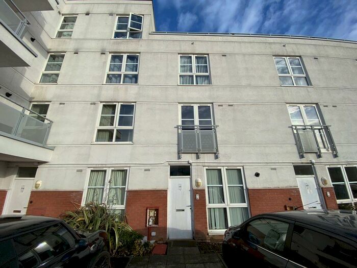 5 Bedroom Terraced House To Rent In Watkin Road, Leicester, LE2