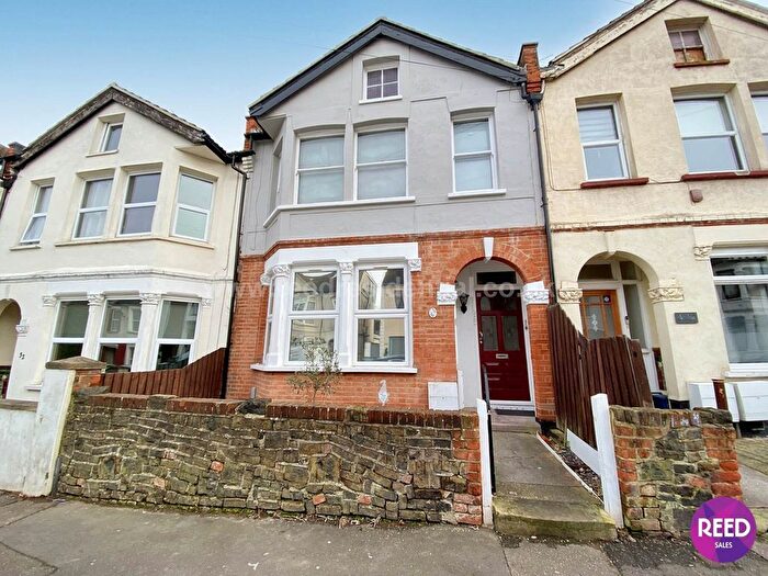 1 Bedroom Flat To Rent In Inverness Avenue, Westcliff On Sea, SS0