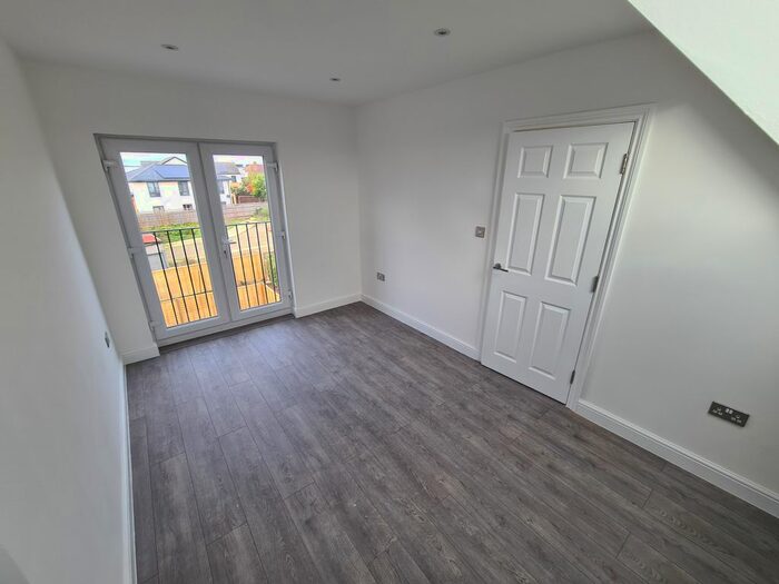 3 Bedroom Flat To Rent In Pleasant Way, London HA0