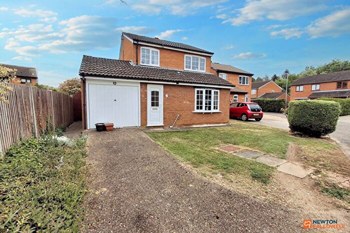 3 Bedroom Detached House For Sale In Dunsberry, Bretton, Peterborough, PE3