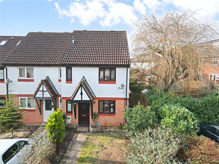 3 Bedroom End Of Terrace House For Sale In Watchet Court, Furzton, Milton Keynes, MK4