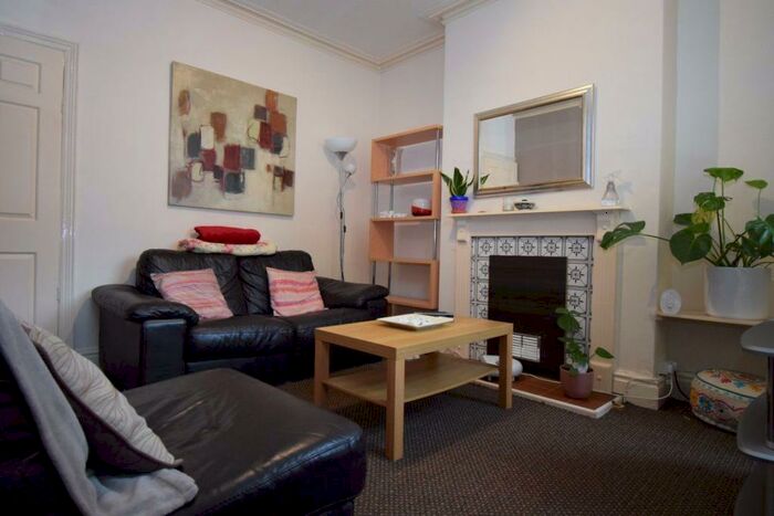 2 Bedroom House To Rent In Student Property, DE22