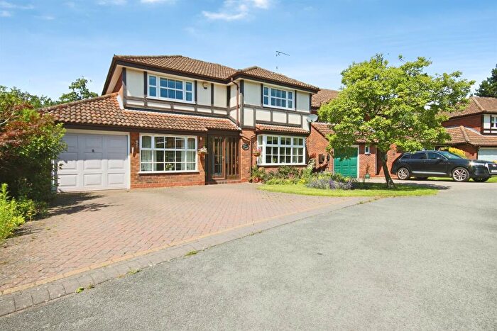 4 Bedroom Detached House For Sale In The Peacocks, Warwick, CV34