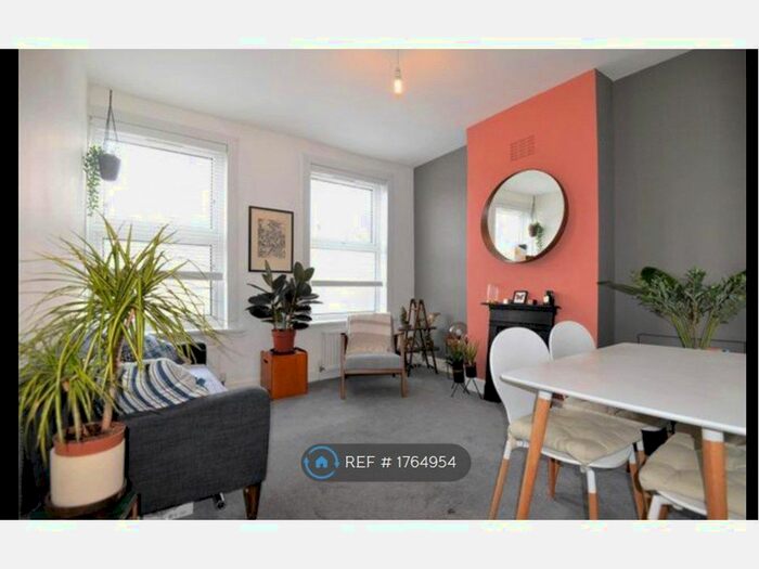 3 Bedroom Flat To Rent In Station Road, London., E7