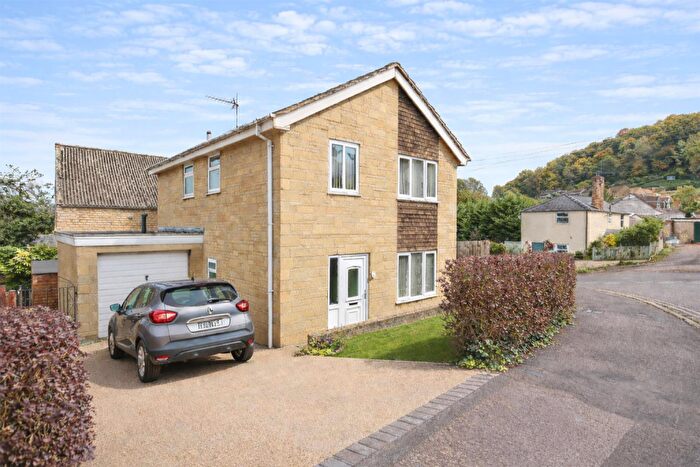 4 Bedroom Detached House For Sale In Hardings Drive, Dursley, GL11