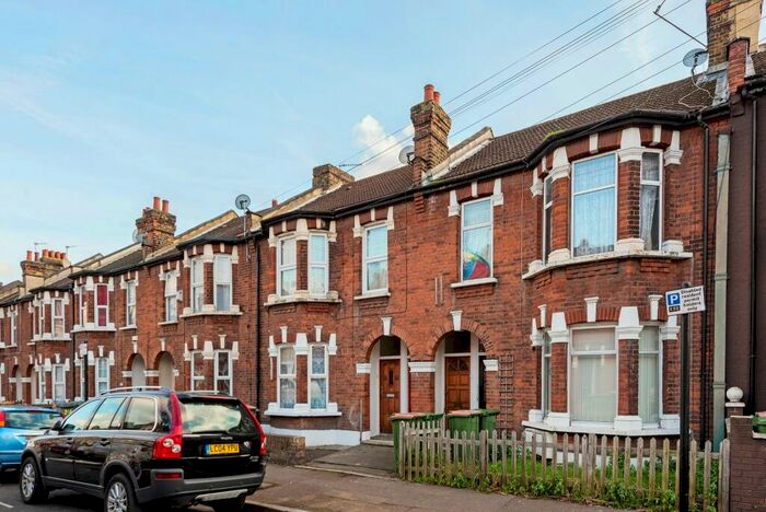 2 Bedroom Apartment To Rent In Charlemont Road, London, E6