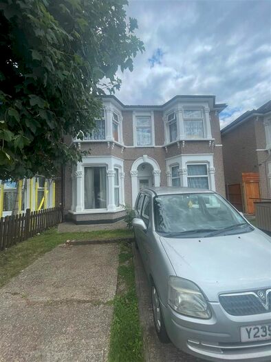 1 Bedroom Flat To Rent In Elgin Road, Seven Kings, Ilford, IG3