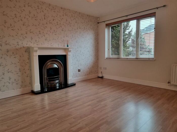 3 Bedroom Semi-Detached House To Rent In Honeysuckle Grove, Nottingham, Nottinghamshire, NG6