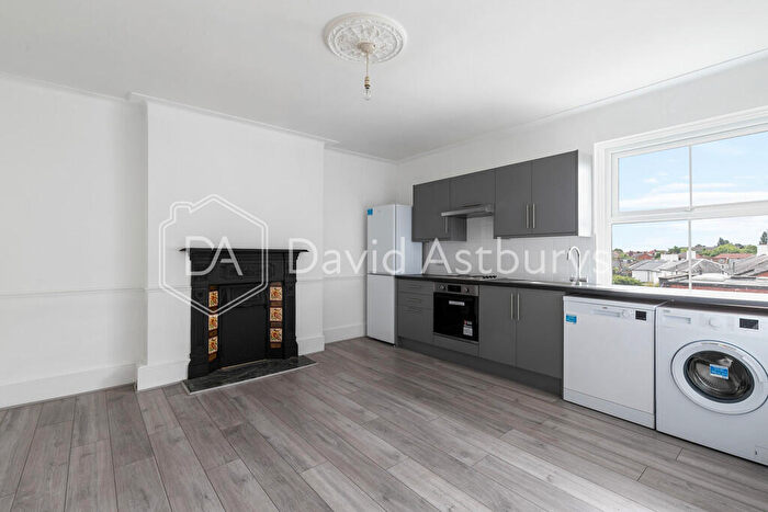 2 Bedroom Apartment To Rent In Colney Hatch Lane, Muswell Hill, London, N10