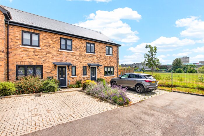 3 Bedroom Terraced House For Sale In Johnstone Close, Bracknell, Berkshire, RG12