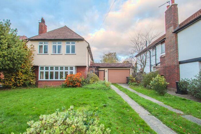 4 Bedroom Detached House To Rent In Clarendon Way, Chislehurst, BR7