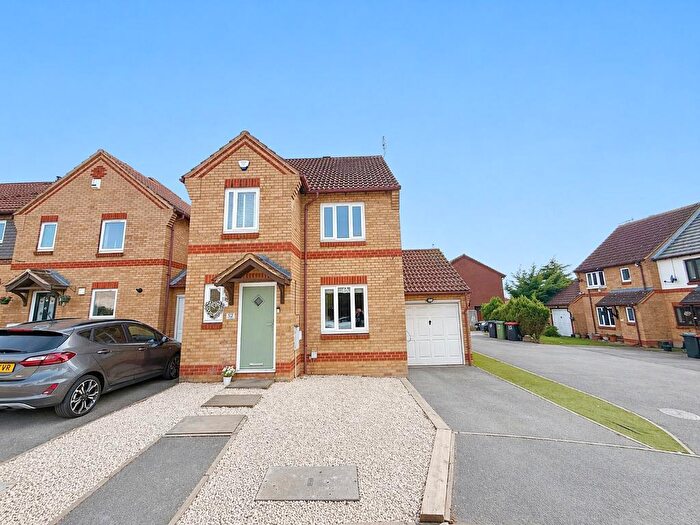 3 Bedroom Link Detached House For Sale In The Belfry, Bushmead, Luton, Bedfordshire, LU2