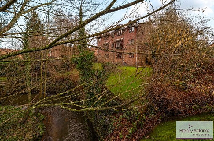 2 Bedroom Flat For Sale In Longmead, Liss, GU33