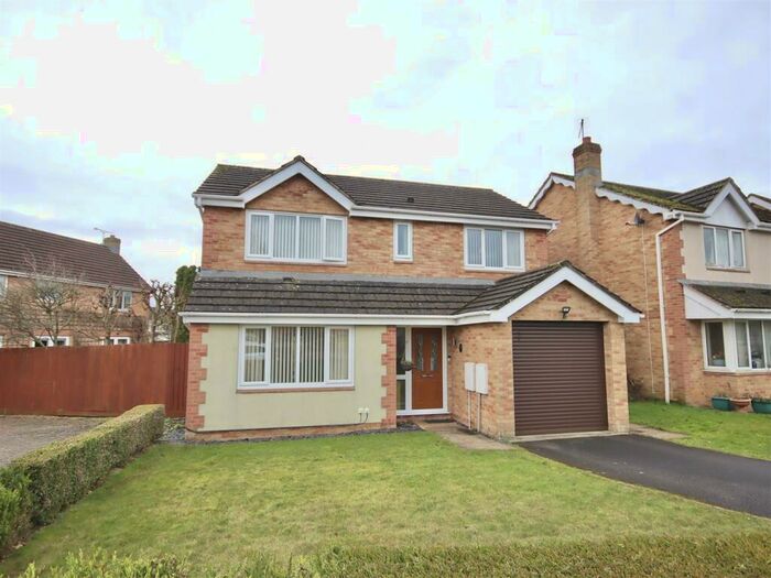 4 Bedroom Detached House For Sale In Kensington Way, Chippenham, SN14