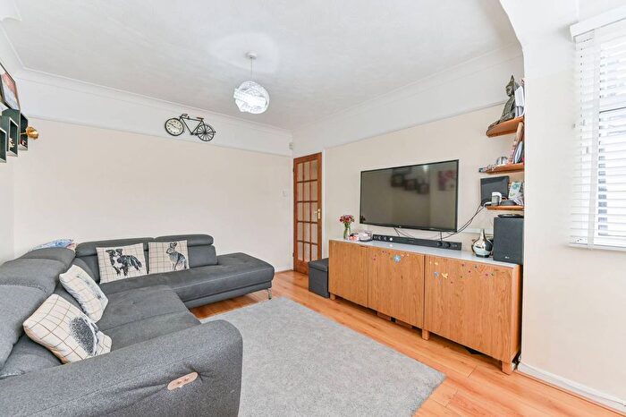 2 Bedroom Maisonette To Rent In Galpins Road, Mitcham, Thornton Heath, CR7