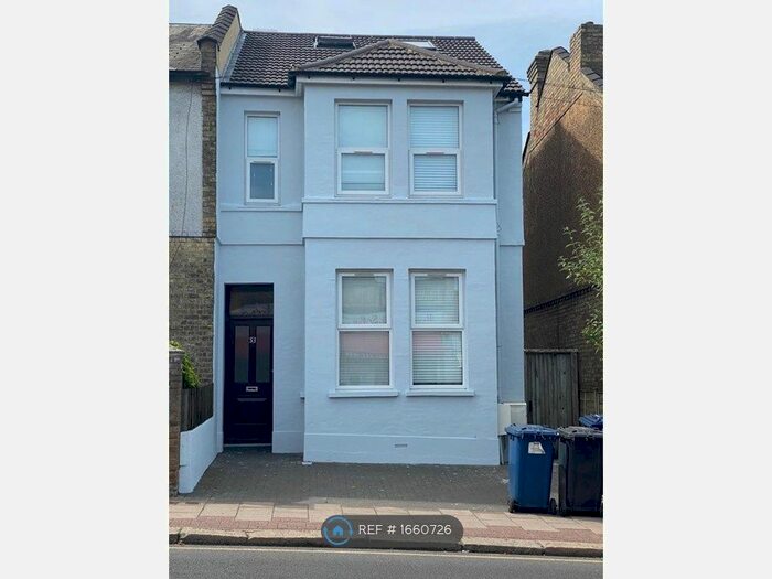 3 Bedroom Flat To Rent In Totteridge Lane, London, N20