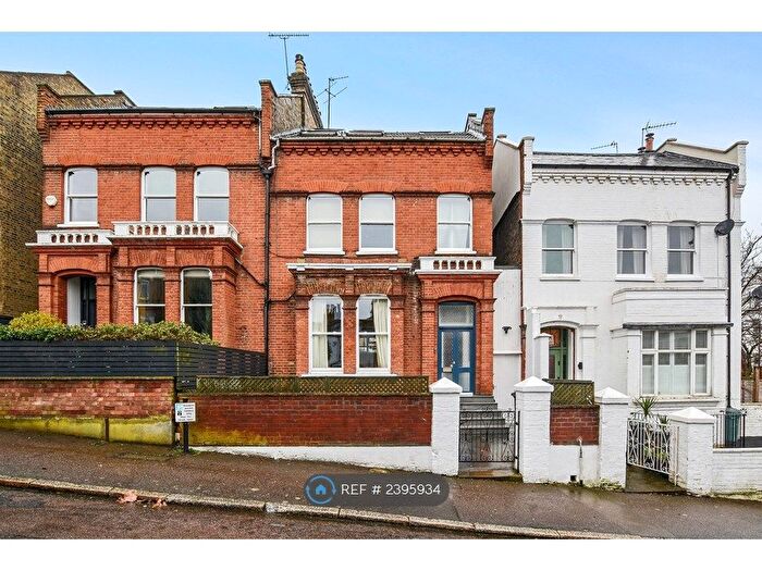 2 Bedroom Maisonette To Rent In Womersley Road, London, N8