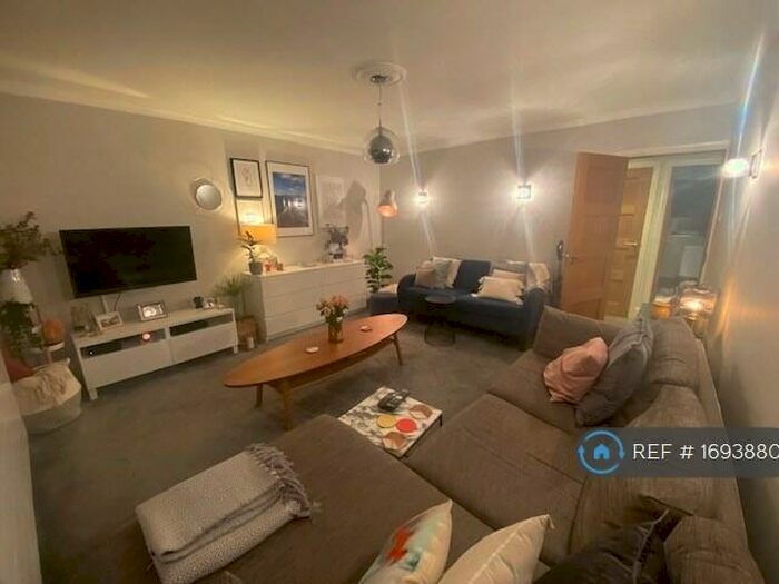 2 Bedroom Flat To Rent In Mc Kinley Court, Beckenham, BR3