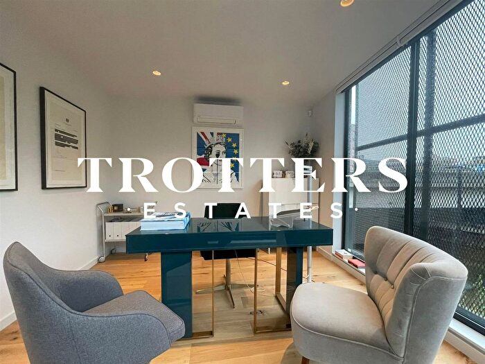 3 Bedroom Property To Rent In Cadogan Terrace, London, E9