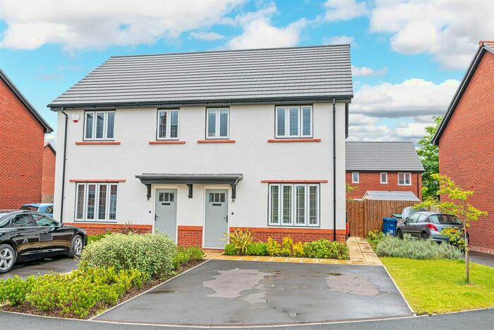 3 Bedroom Semi-Detached House For Sale In Crowleygreen Gardens, Appleton Thorn, Warrington, WA4