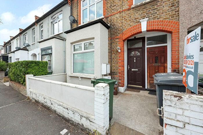 2 Bedroom Flat For Sale In Northbank Road, London, E17
