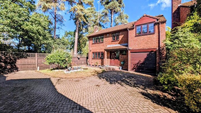 4 Bedroom Detached House For Sale In Woodpecker Close, Bordon, Hampshire, GU35