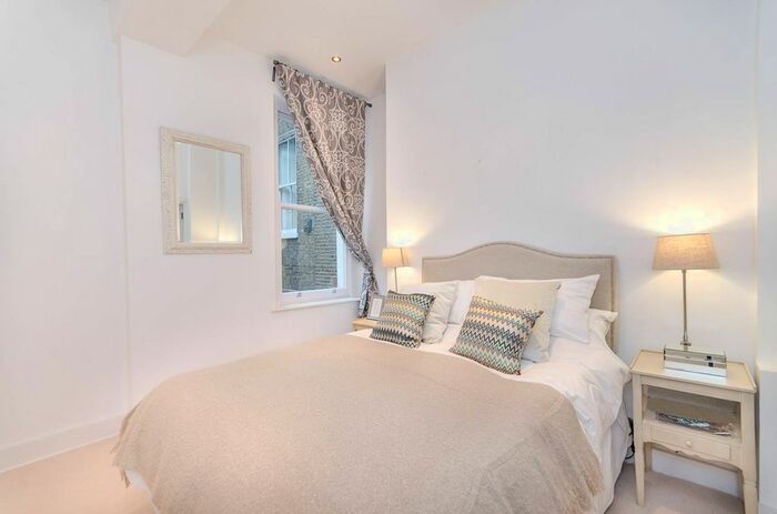 1 Bedroom Flat To Rent In Nevern Square, Earls Court, London, SW5