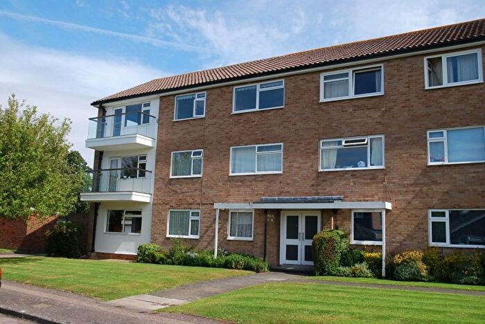 3 Bedroom Flat For Sale In Floral Court, Ashtead, KT21