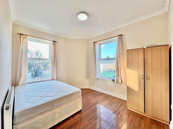 2 Bedroom Flat To Rent In Hanworth Road, Hounslow, TW3